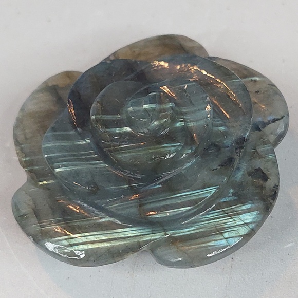 Labradorite Rose Carving | Intuition • Transformation • Mystical Protection - Picture 3 of 9